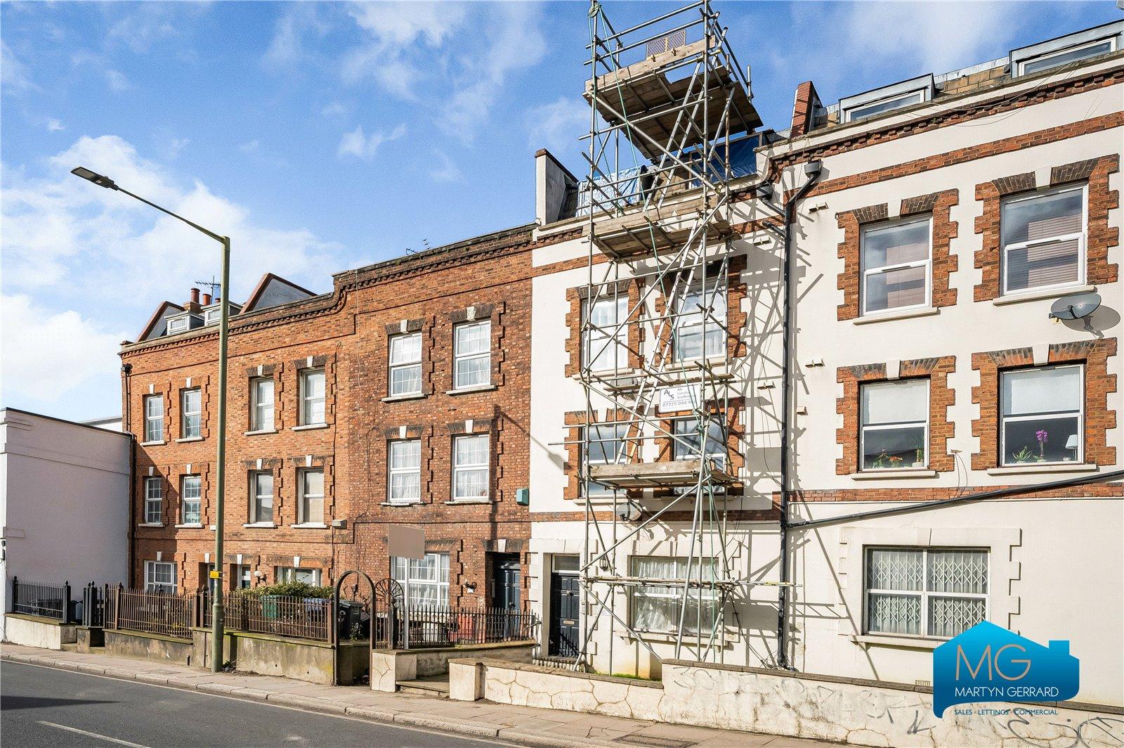 2 bedroom Apartment to rent - Martyn Gerrard
