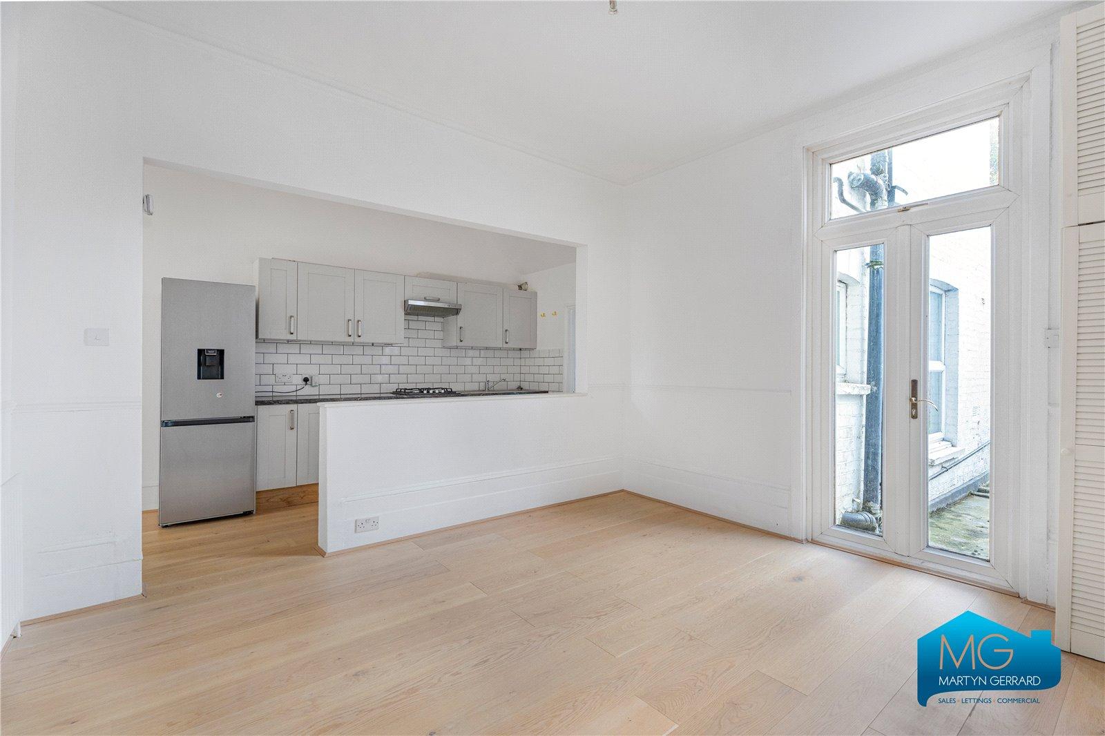 2 bedroom Ground Floor Flat to rent - Martyn Gerrard