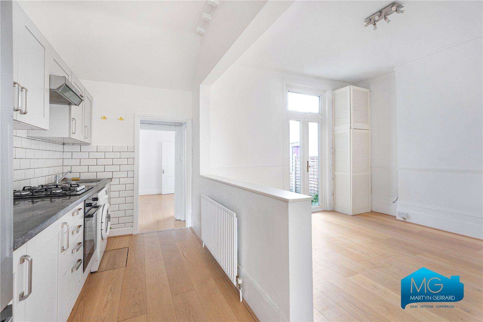 2 bedroom Ground Floor Flat to rent - Martyn Gerrard
