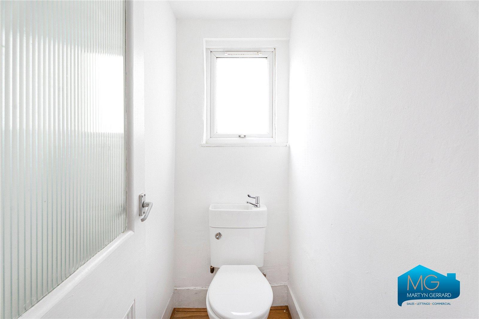 2 bedroom Ground Floor Flat to rent - Martyn Gerrard