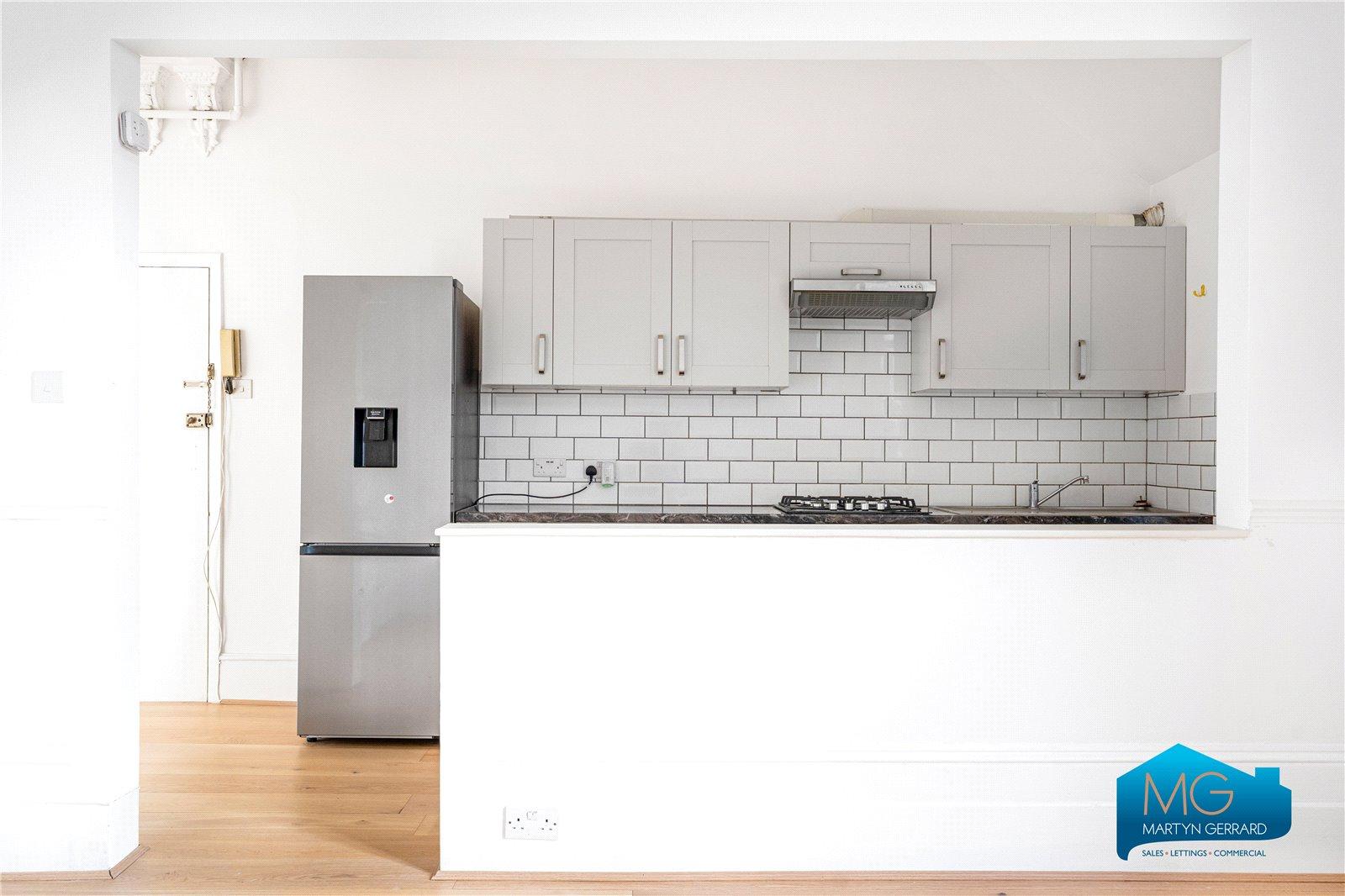 2 bedroom Ground Floor Flat to rent - Martyn Gerrard