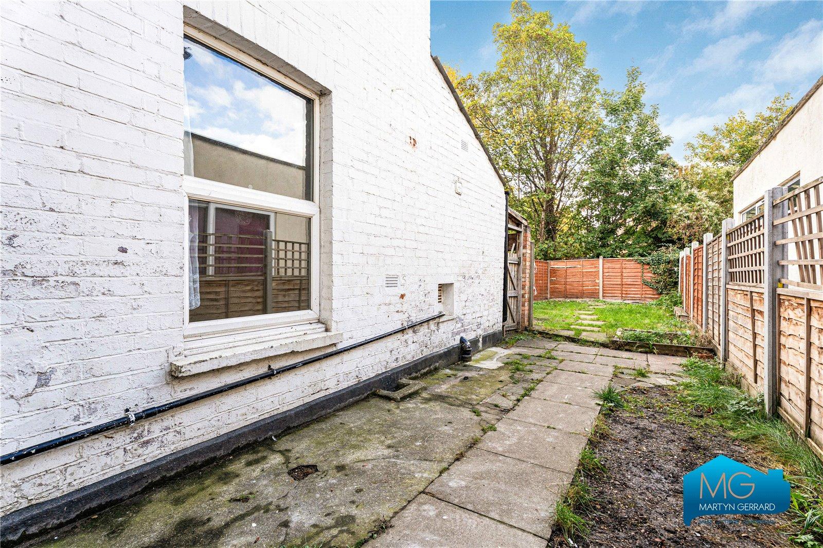 2 bedroom Ground Floor Flat to rent - Martyn Gerrard