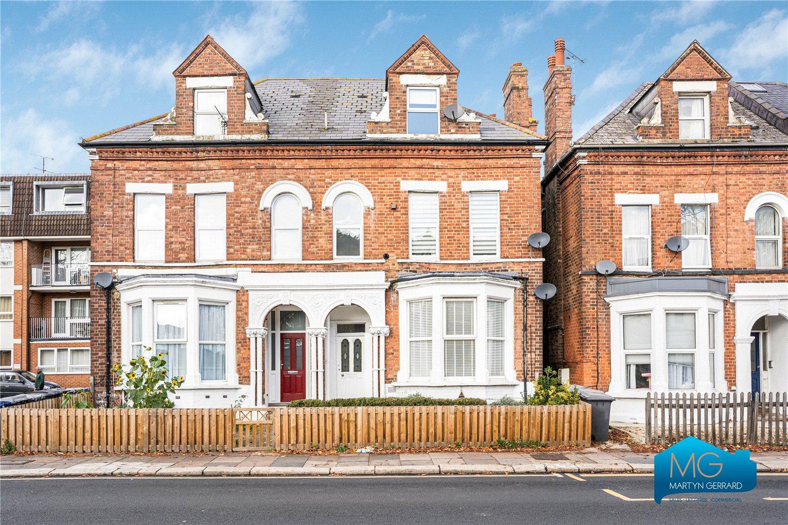 2 bedroom Ground Floor Flat to rent - Martyn Gerrard