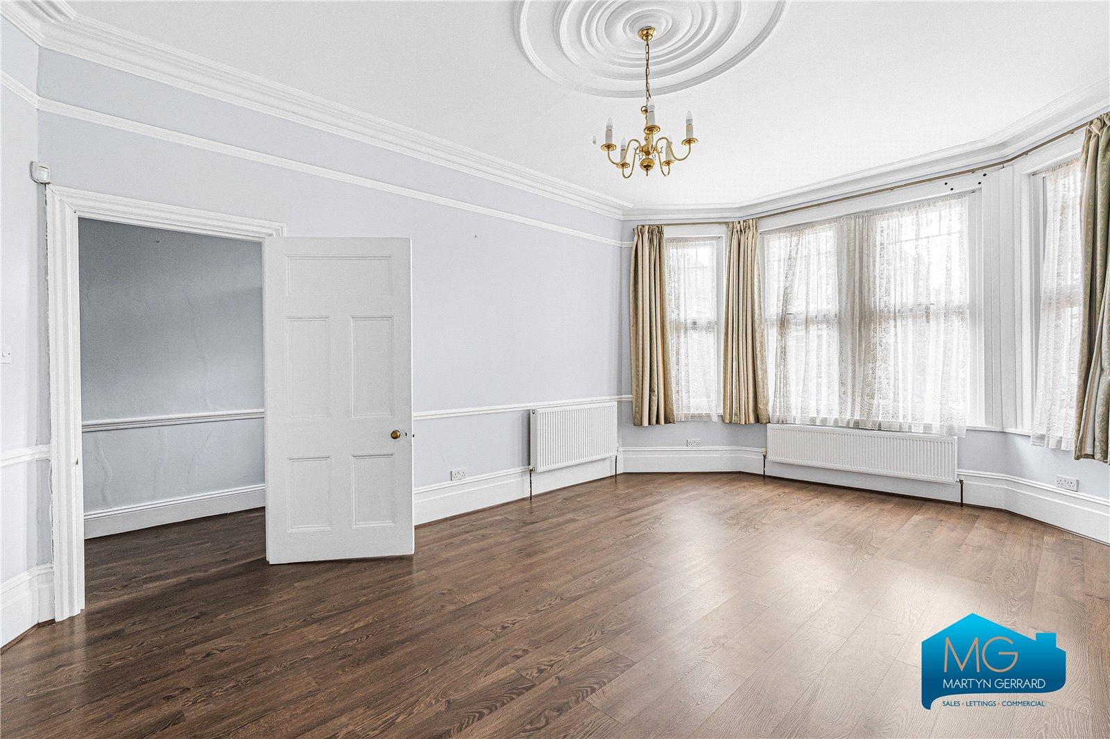 4 bedroom Semi-Detached House to rent - Martyn Gerrard