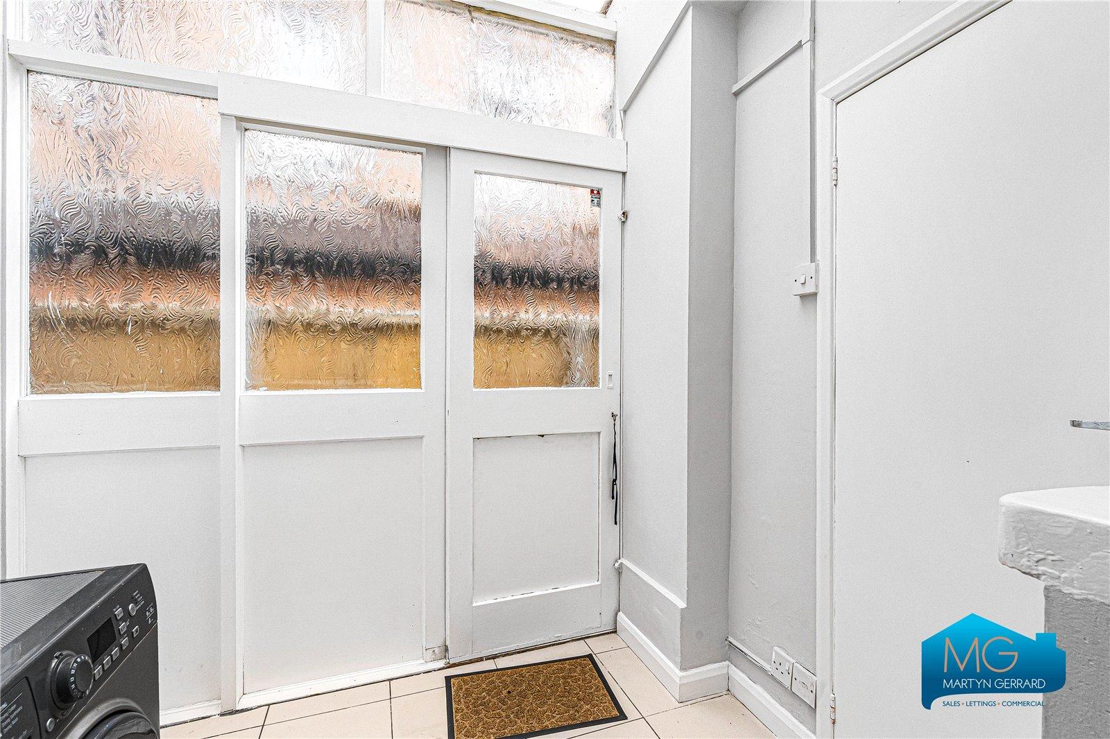 4 bedroom Semi-Detached House to rent - Martyn Gerrard
