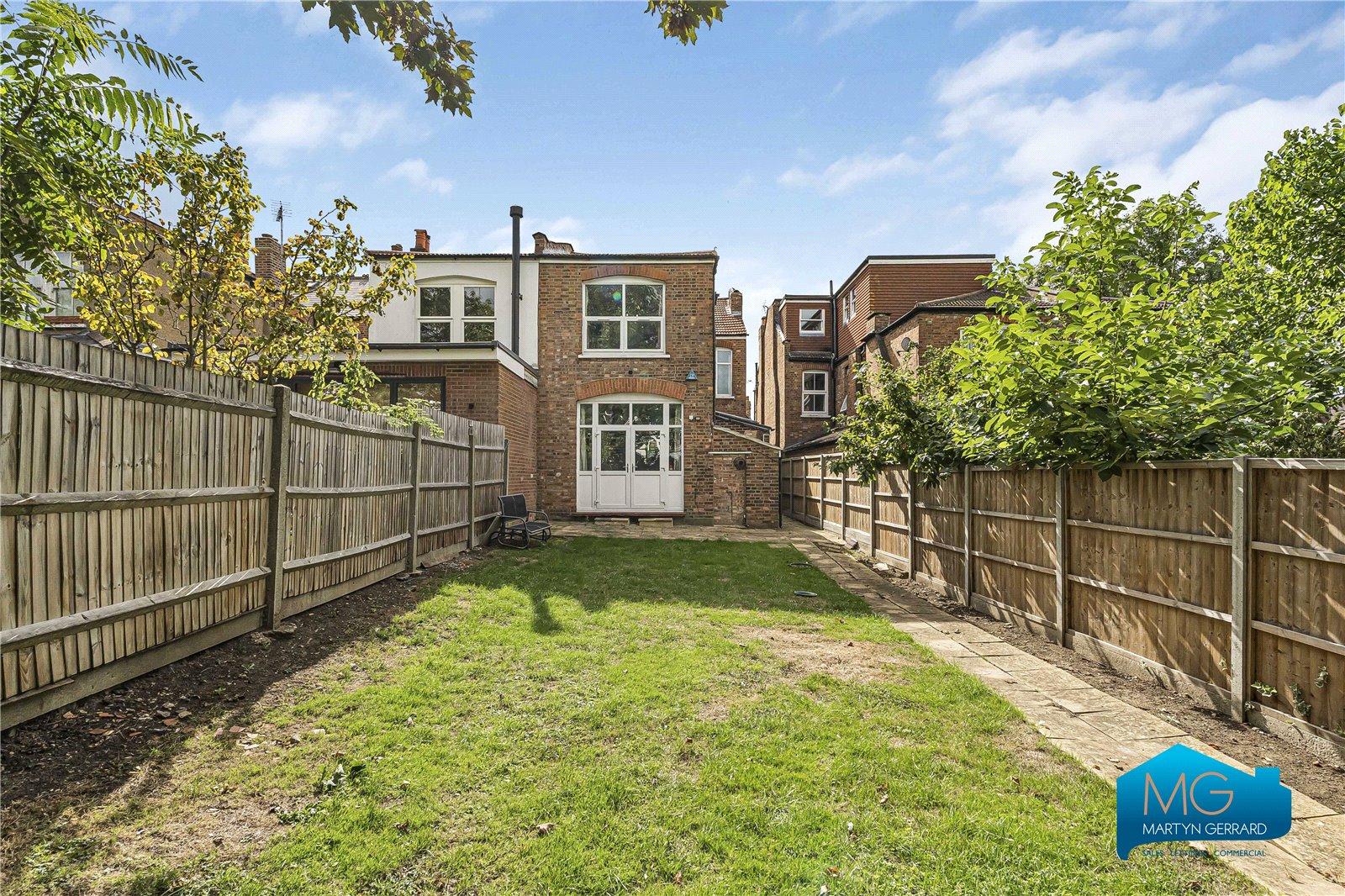4 bedroom Semi-Detached House to rent - Martyn Gerrard