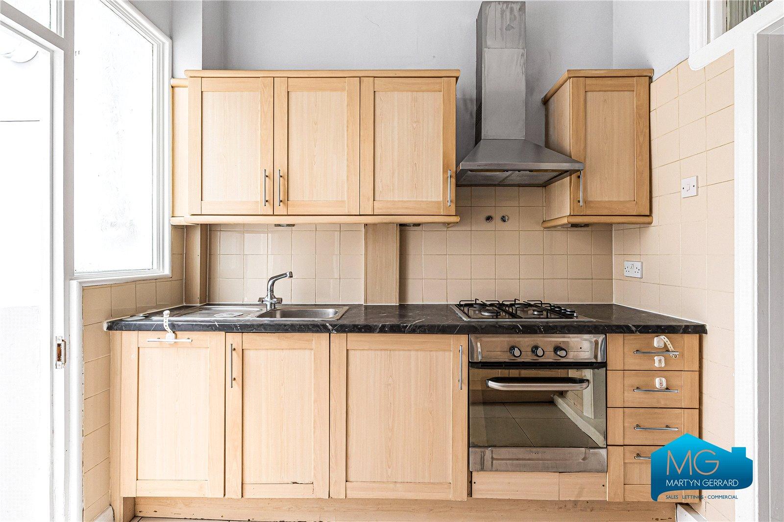4 bedroom Semi-Detached House to rent - Martyn Gerrard