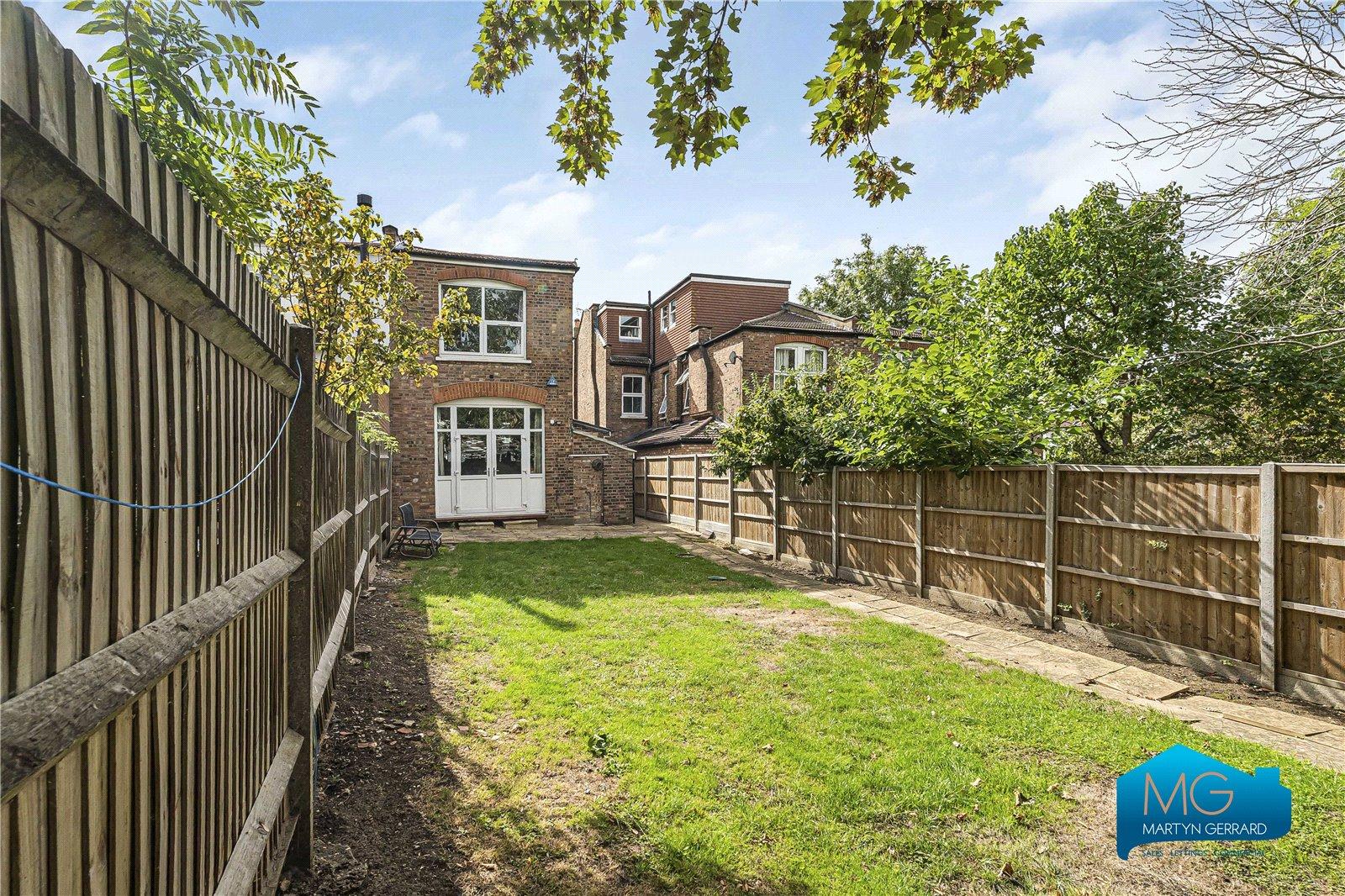 4 bedroom Semi-Detached House to rent - Martyn Gerrard