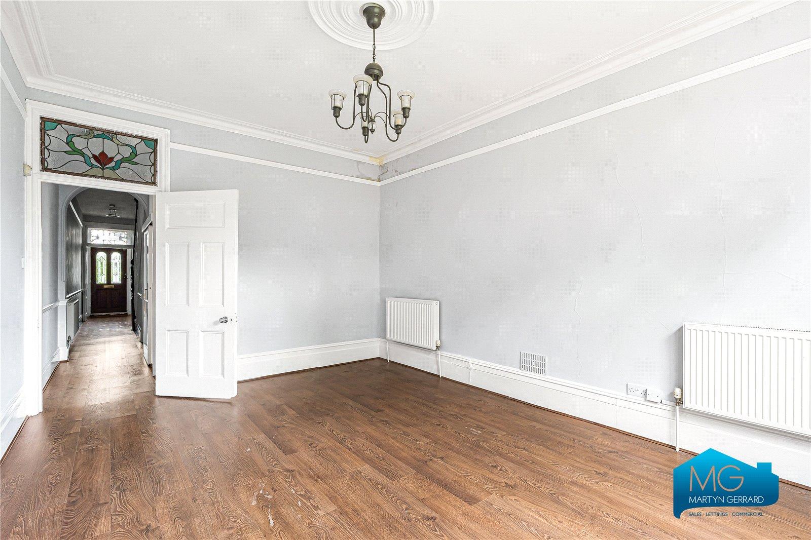 4 bedroom Semi-Detached House to rent - Martyn Gerrard