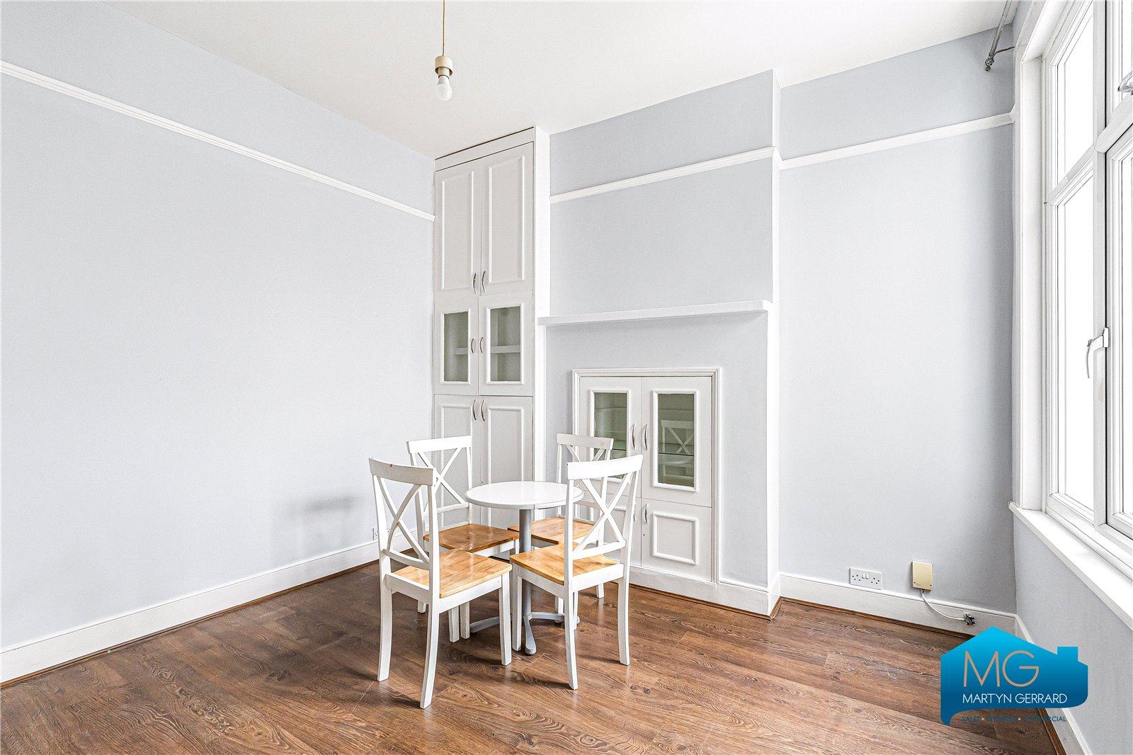 4 bedroom Semi-Detached House to rent - Martyn Gerrard