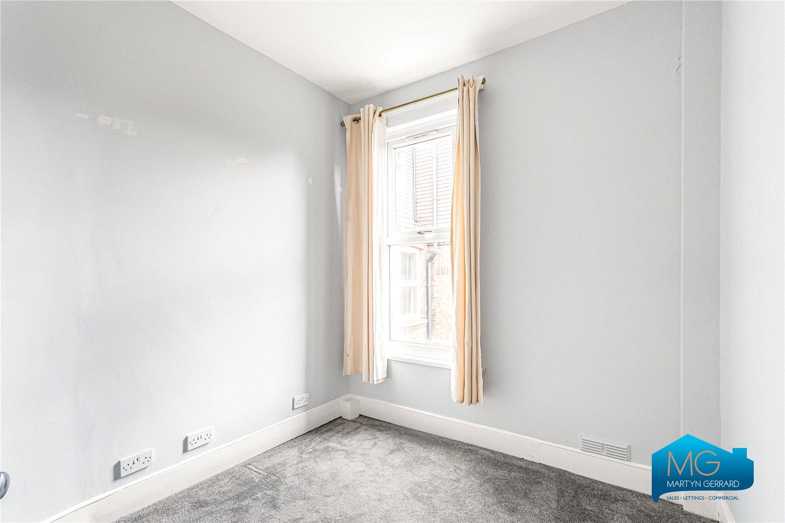 4 bedroom Semi-Detached House to rent - Martyn Gerrard