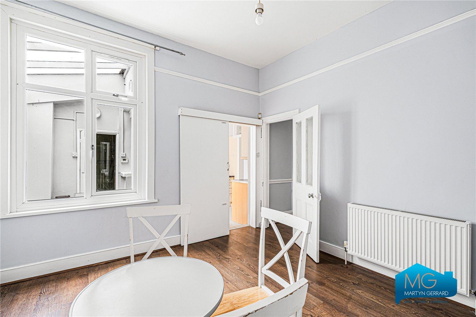4 bedroom Semi-Detached House to rent - Martyn Gerrard