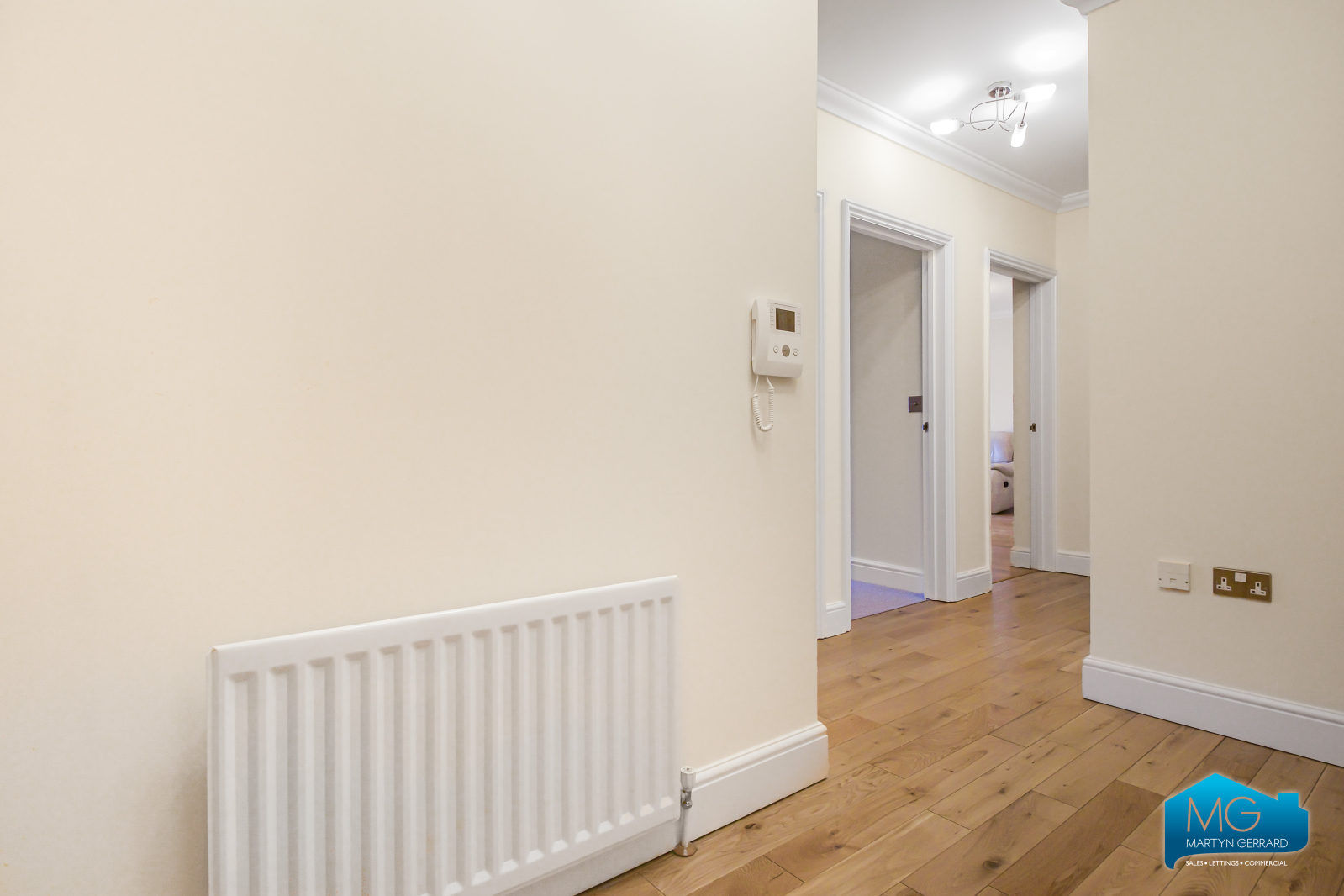 2 bedroom Apartment to rent - Martyn Gerrard