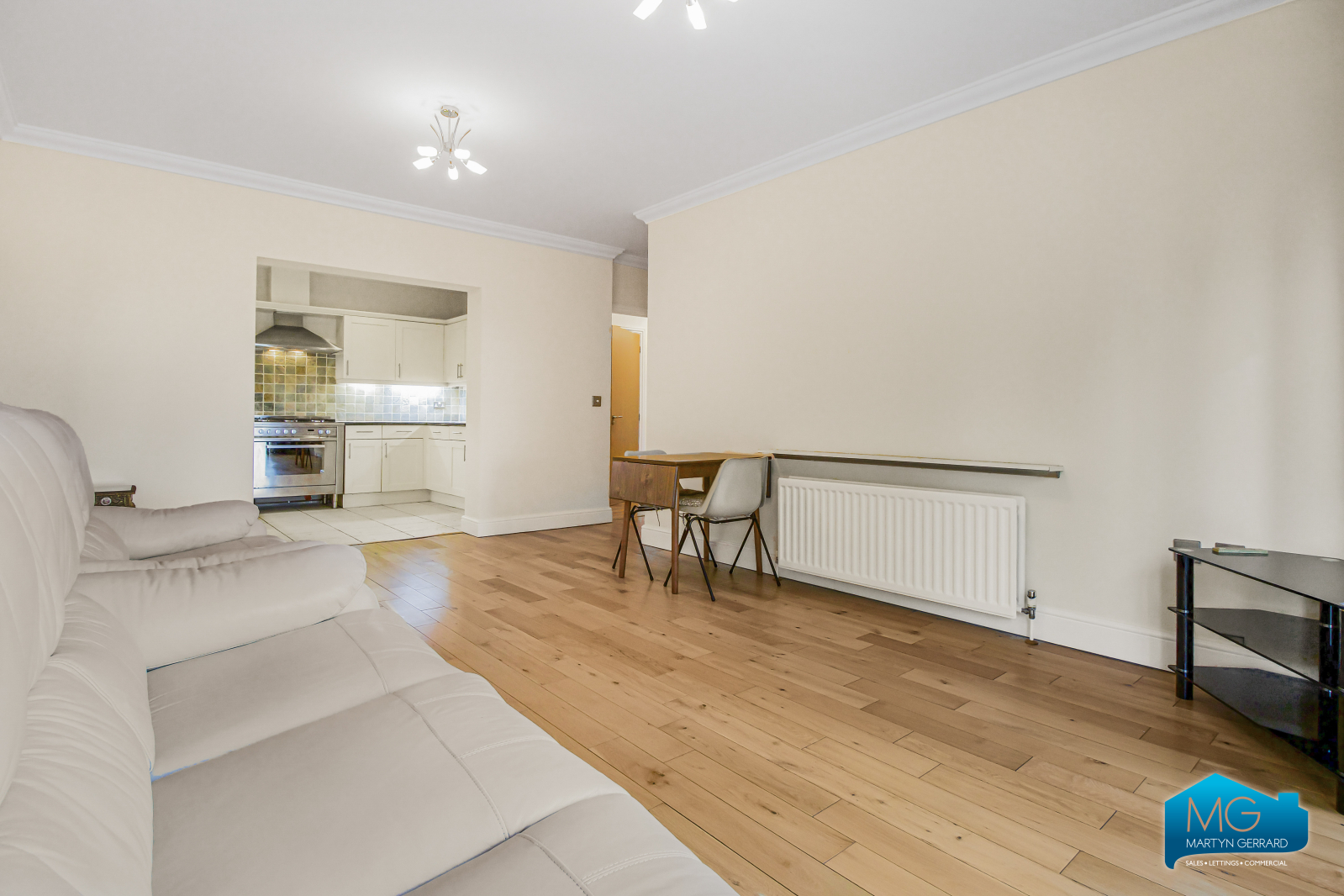 2 bedroom Apartment to rent - Martyn Gerrard