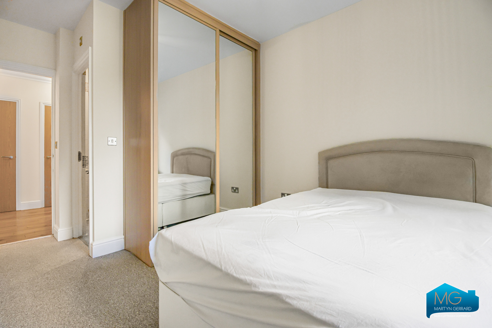 2 bedroom Apartment to rent - Martyn Gerrard