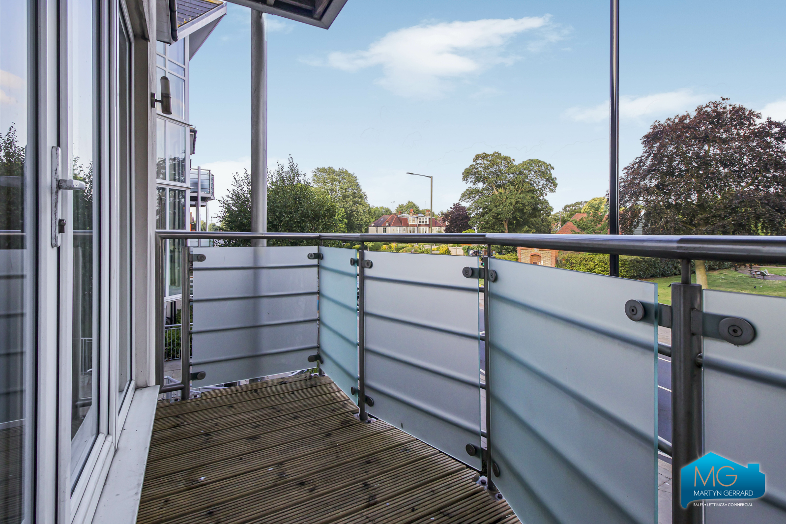 2 bedroom Apartment to rent - Martyn Gerrard