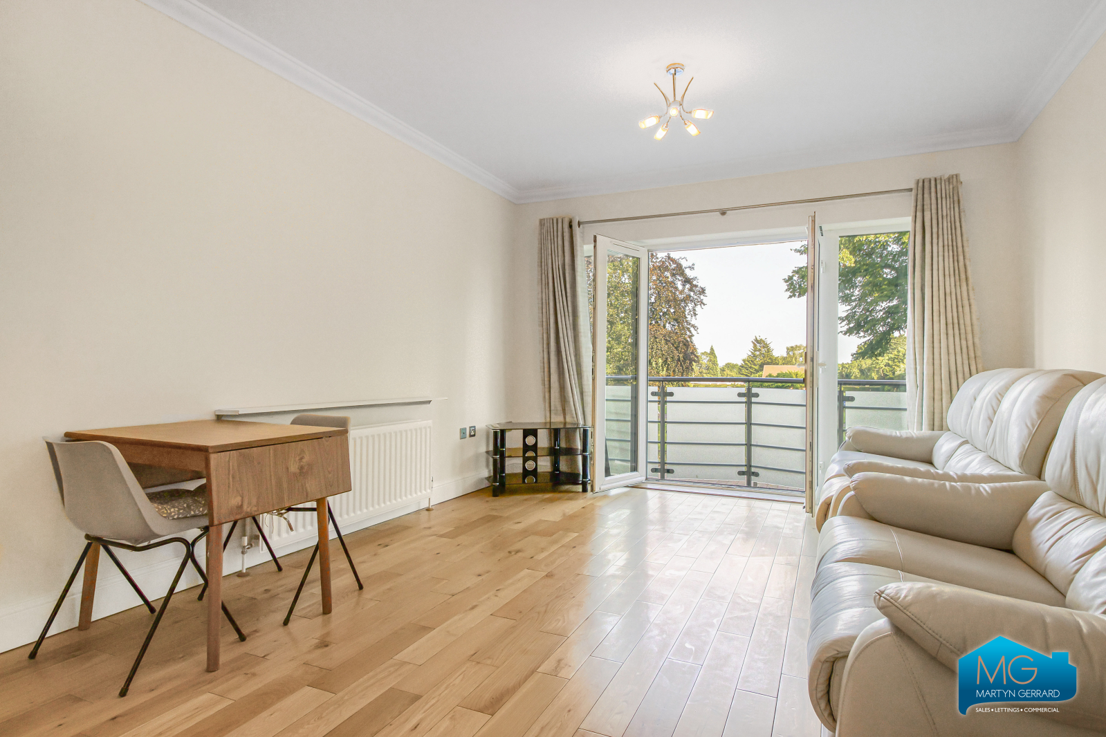 2 bedroom Apartment to rent - Martyn Gerrard
