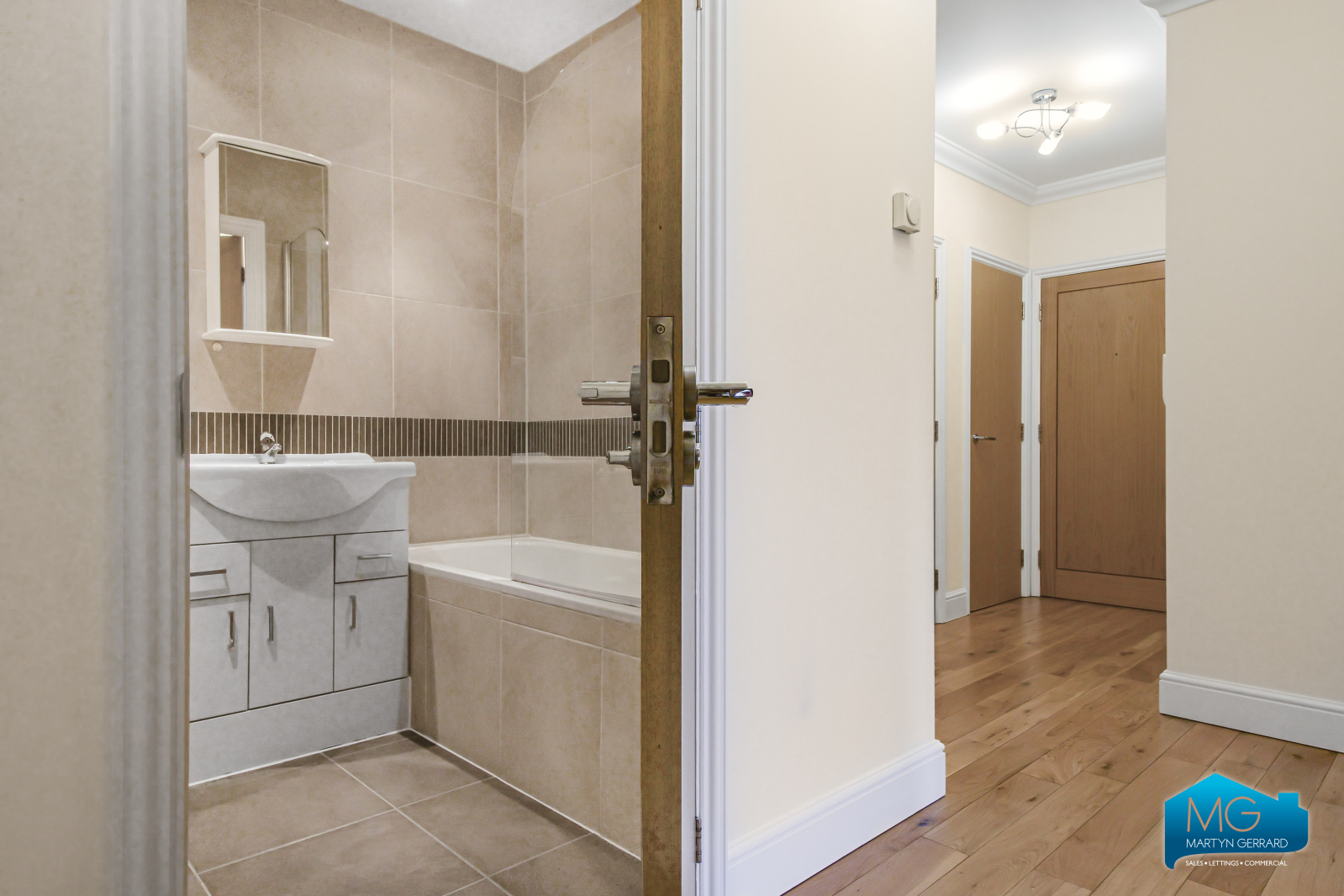 2 bedroom Apartment to rent - Martyn Gerrard