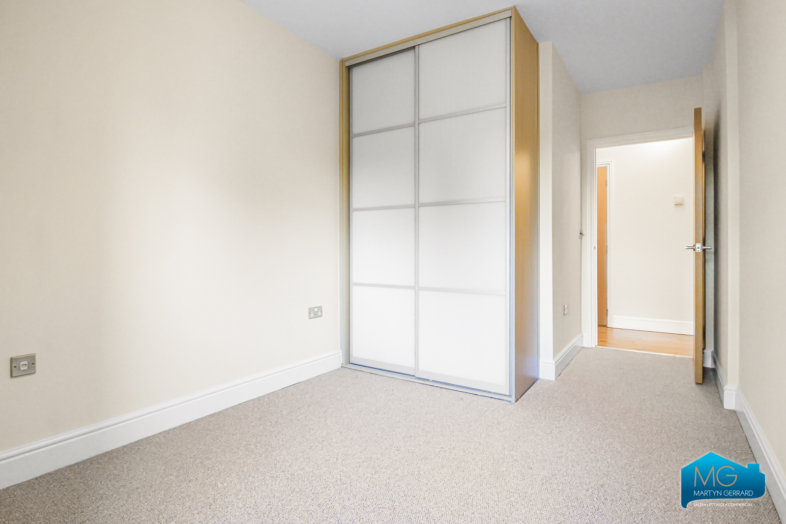 2 bedroom Apartment to rent - Martyn Gerrard