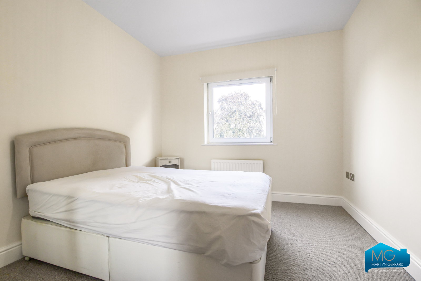 2 bedroom Apartment to rent - Martyn Gerrard