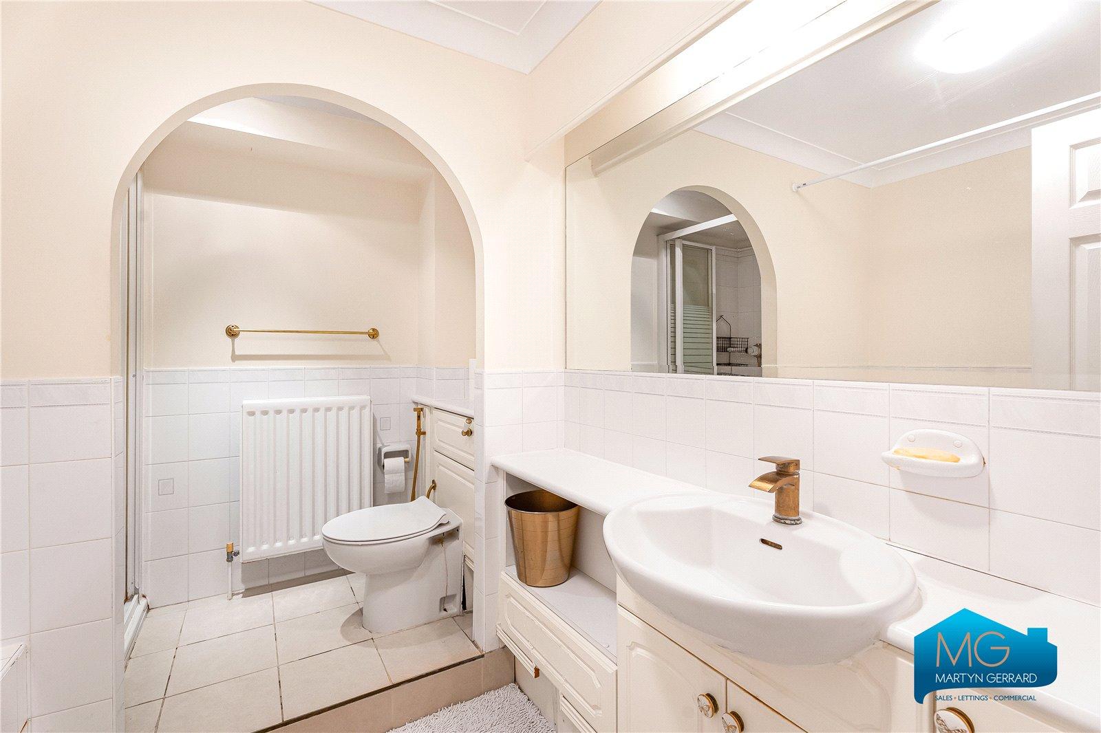 2 bedroom Apartment to rent - Martyn Gerrard