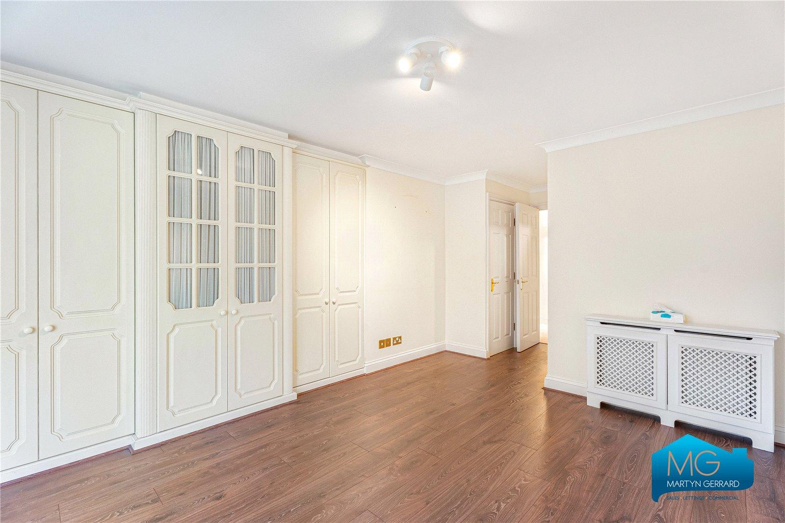2 bedroom Apartment to rent - Martyn Gerrard