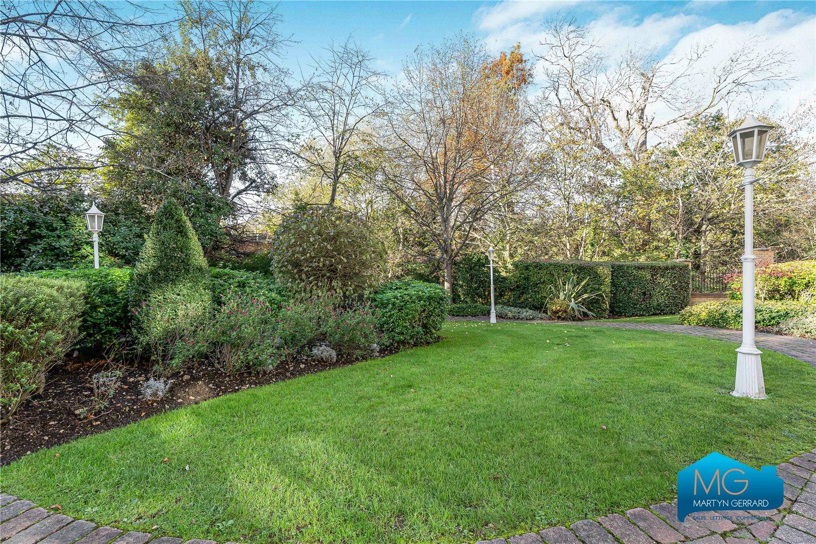 2 bedroom Apartment to rent - Martyn Gerrard