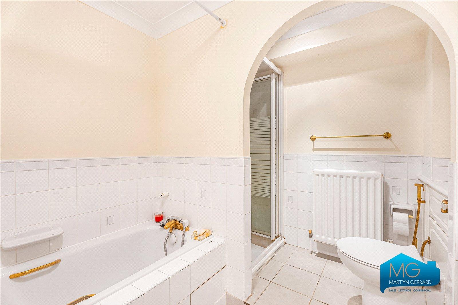 2 bedroom Apartment to rent - Martyn Gerrard