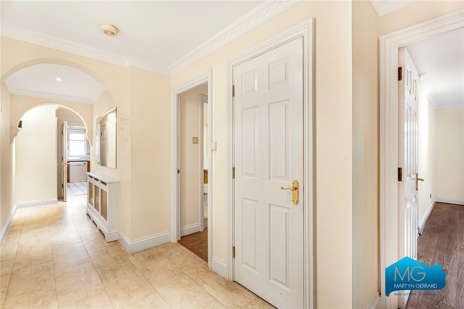 2 bedroom Apartment to rent - Martyn Gerrard