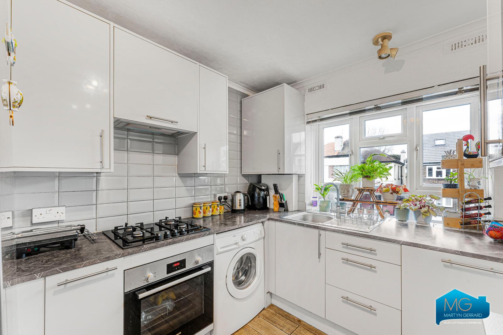 3 bedroom Apartment to rent + ' - Martyn Gerrard