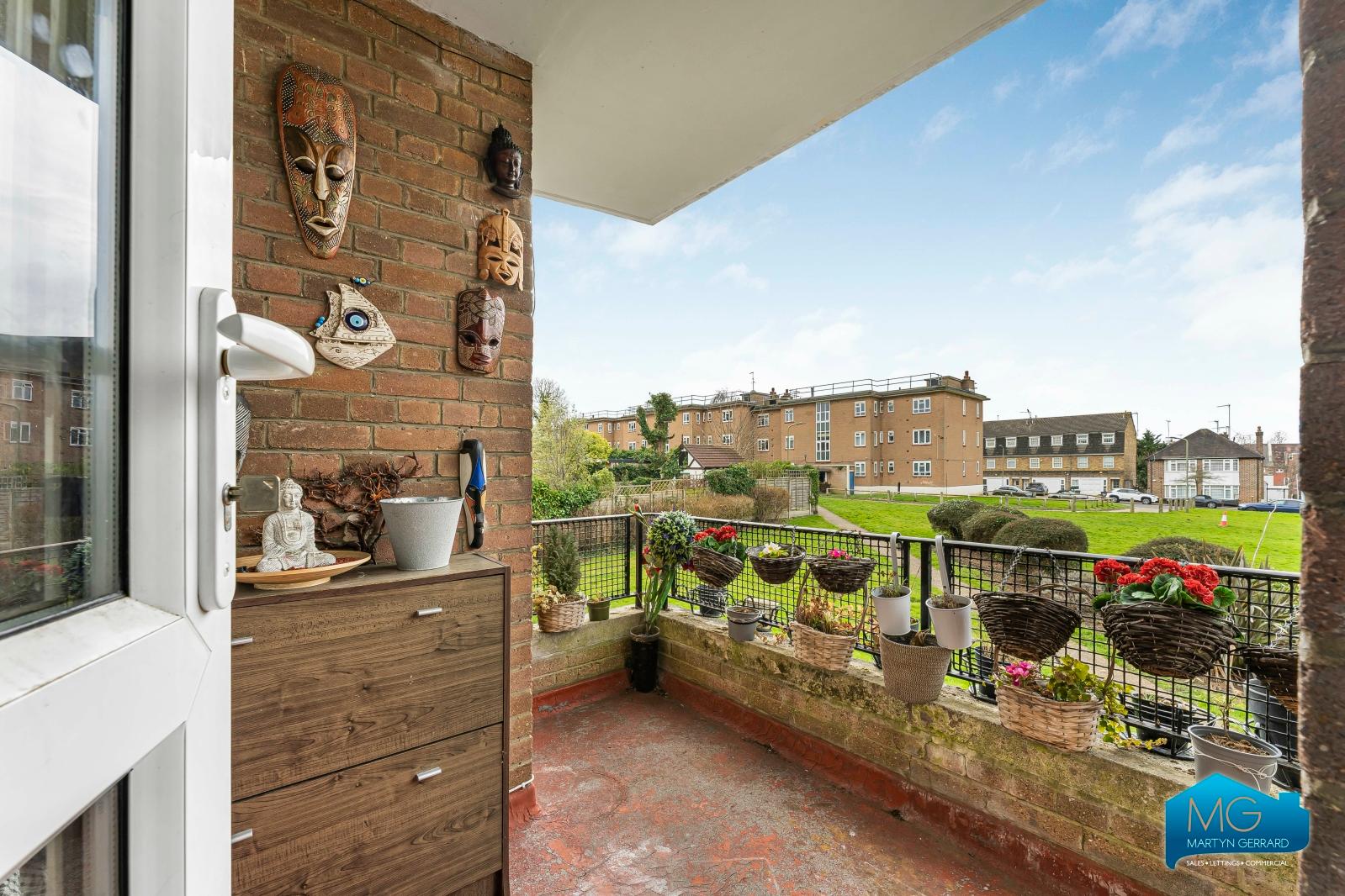 3 bedroom Apartment to rent - Martyn Gerrard