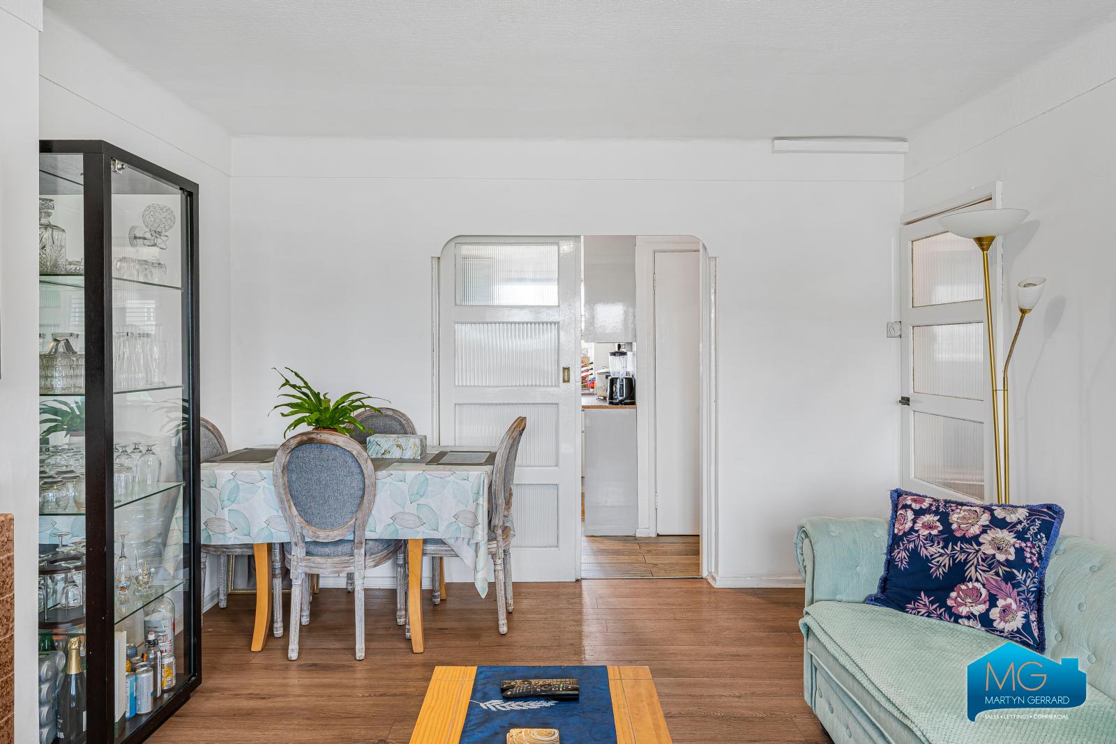 3 bedroom Apartment to rent - Martyn Gerrard