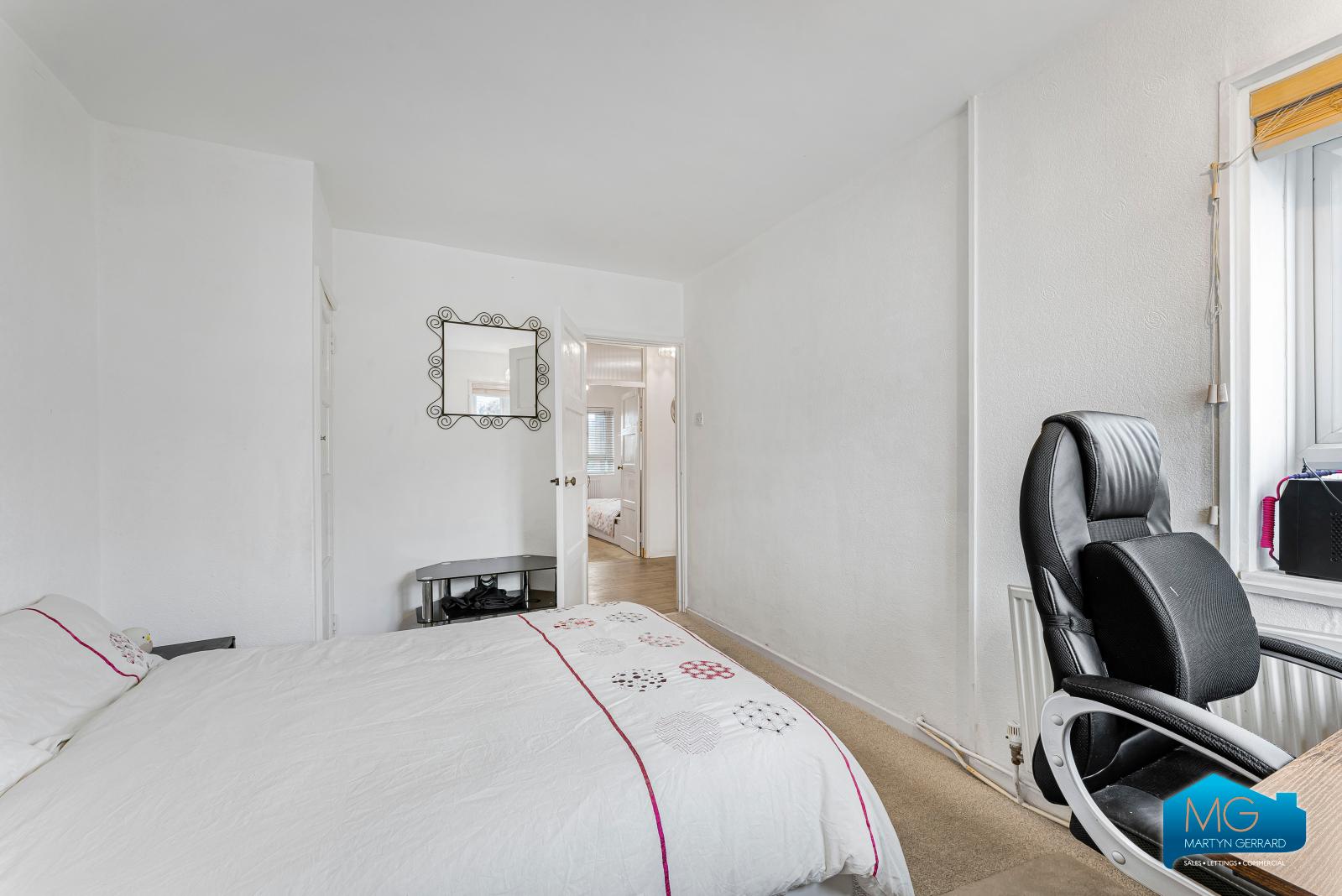 3 bedroom Apartment to rent + ' - Martyn Gerrard