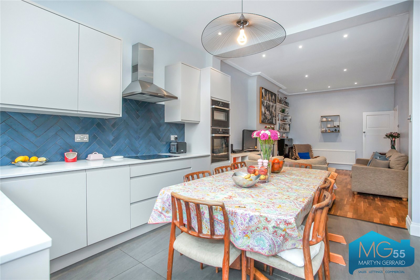 3 bedroom Ground Floor Flat to rent - Martyn Gerrard