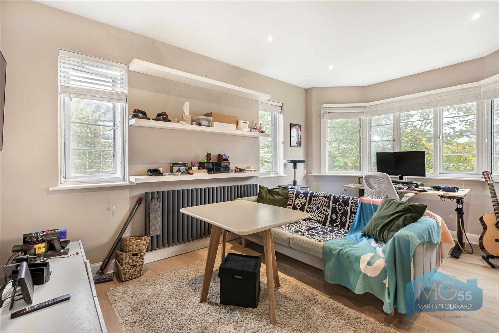2 bedroom Apartment to rent - Martyn Gerrard