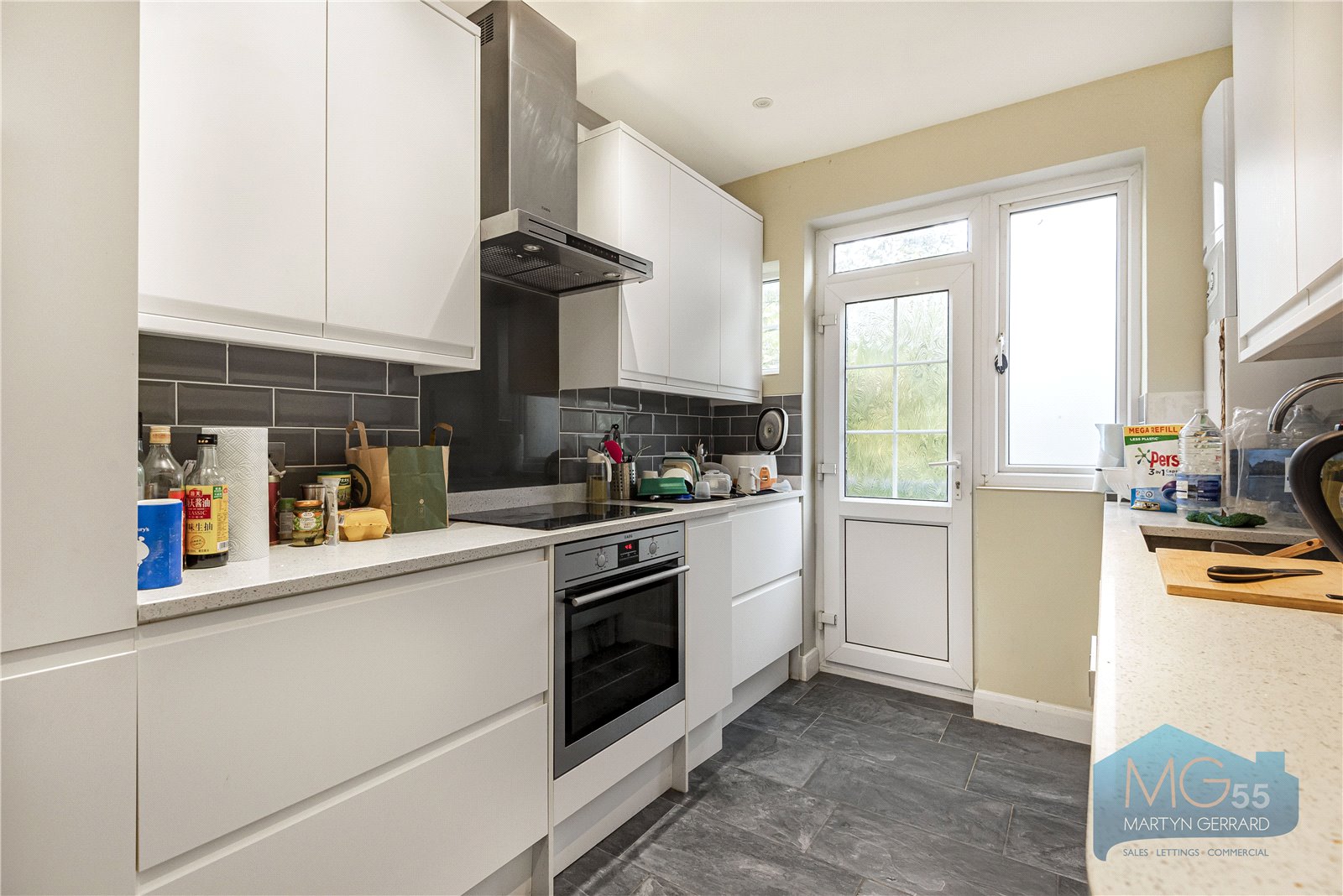 2 bedroom Apartment to rent - Martyn Gerrard