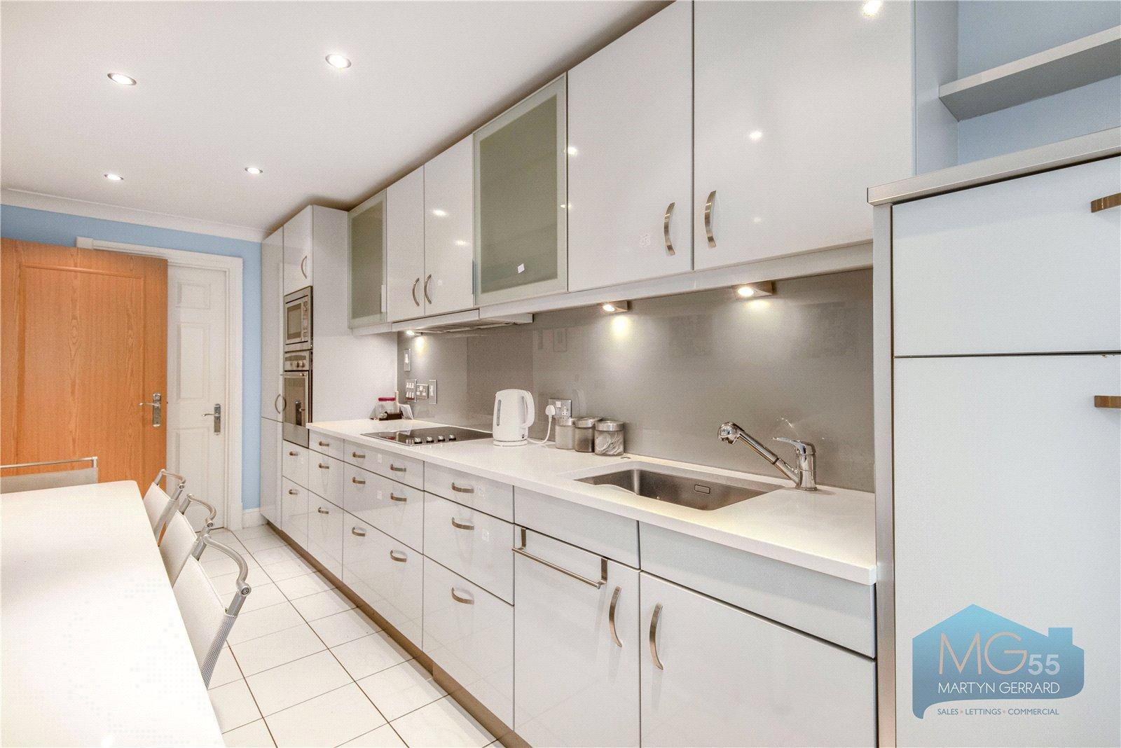 2 bedroom Ground Floor Flat to rent - Martyn Gerrard