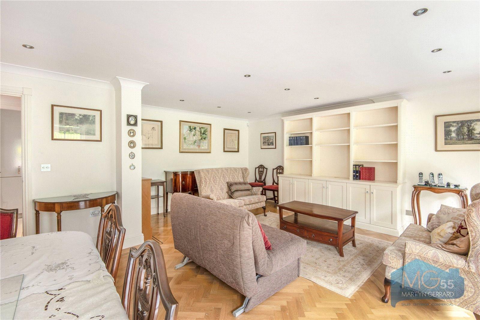 2 bedroom Ground Floor Flat to rent - Martyn Gerrard