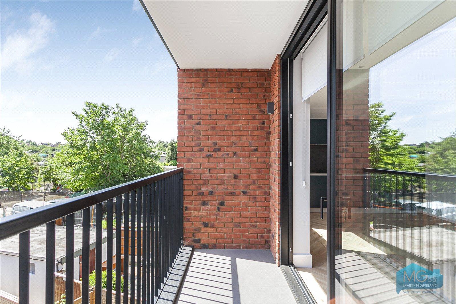 2 bedroom Apartment to rent - Martyn Gerrard