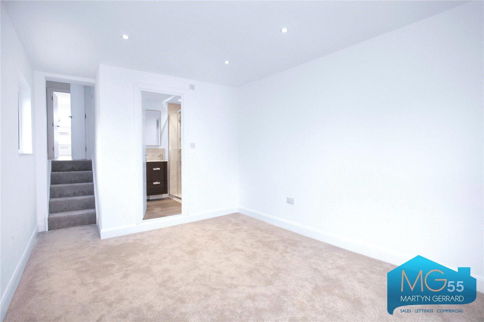 2 bedroom Apartment to rent - Martyn Gerrard