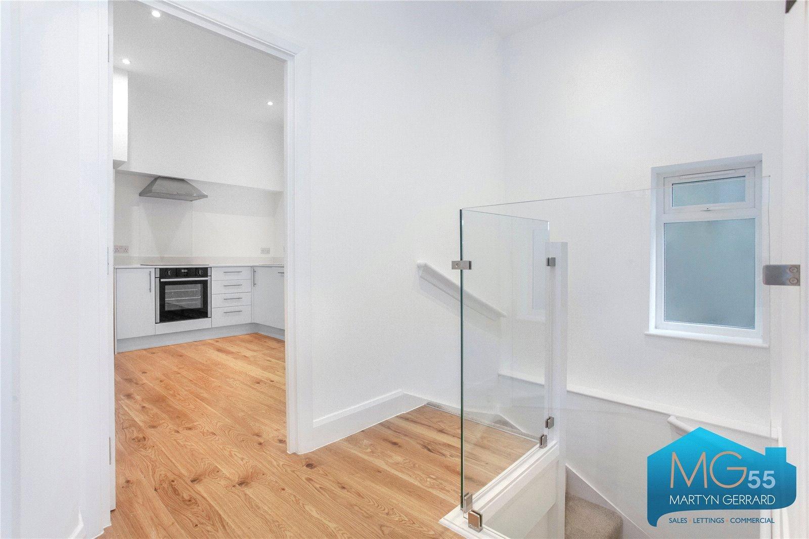 2 bedroom Apartment to rent - Martyn Gerrard