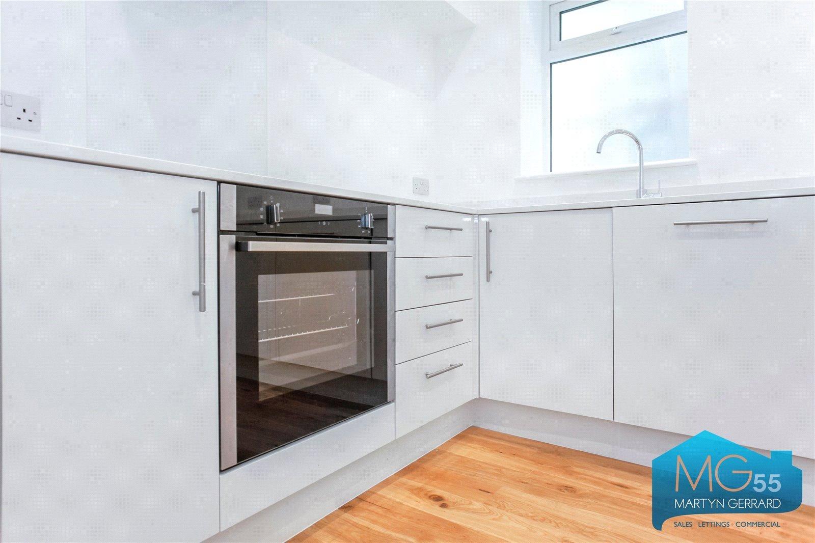 2 bedroom Apartment to rent - Martyn Gerrard
