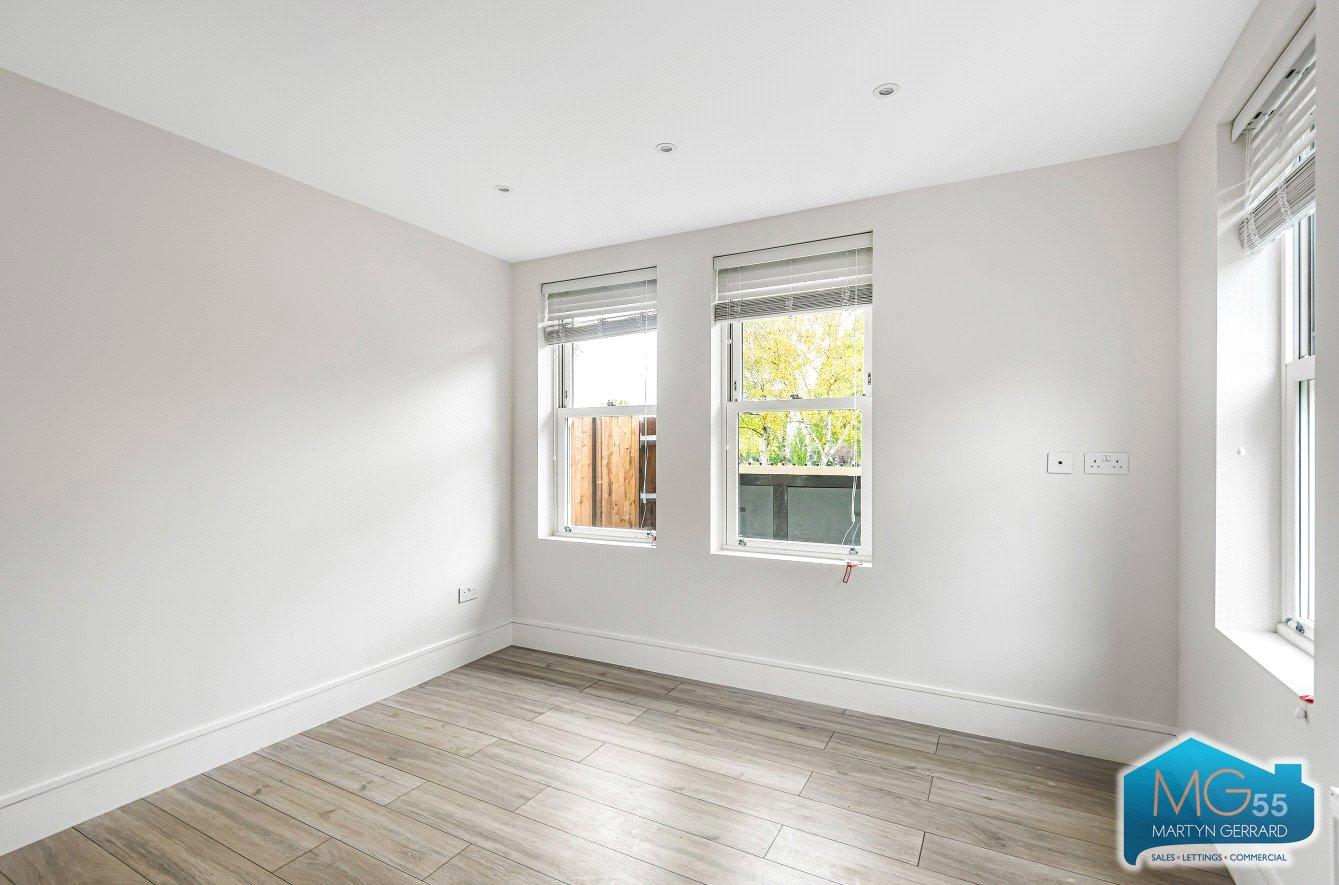 2 bedroom Apartment to rent - Martyn Gerrard