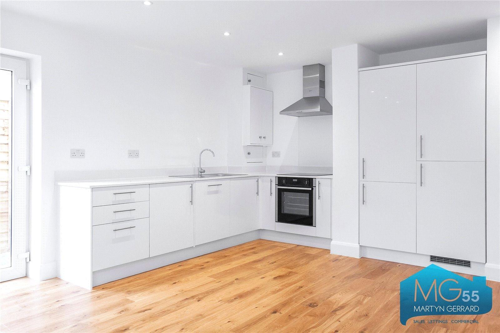 2 bedroom Ground Floor Flat to rent - Martyn Gerrard