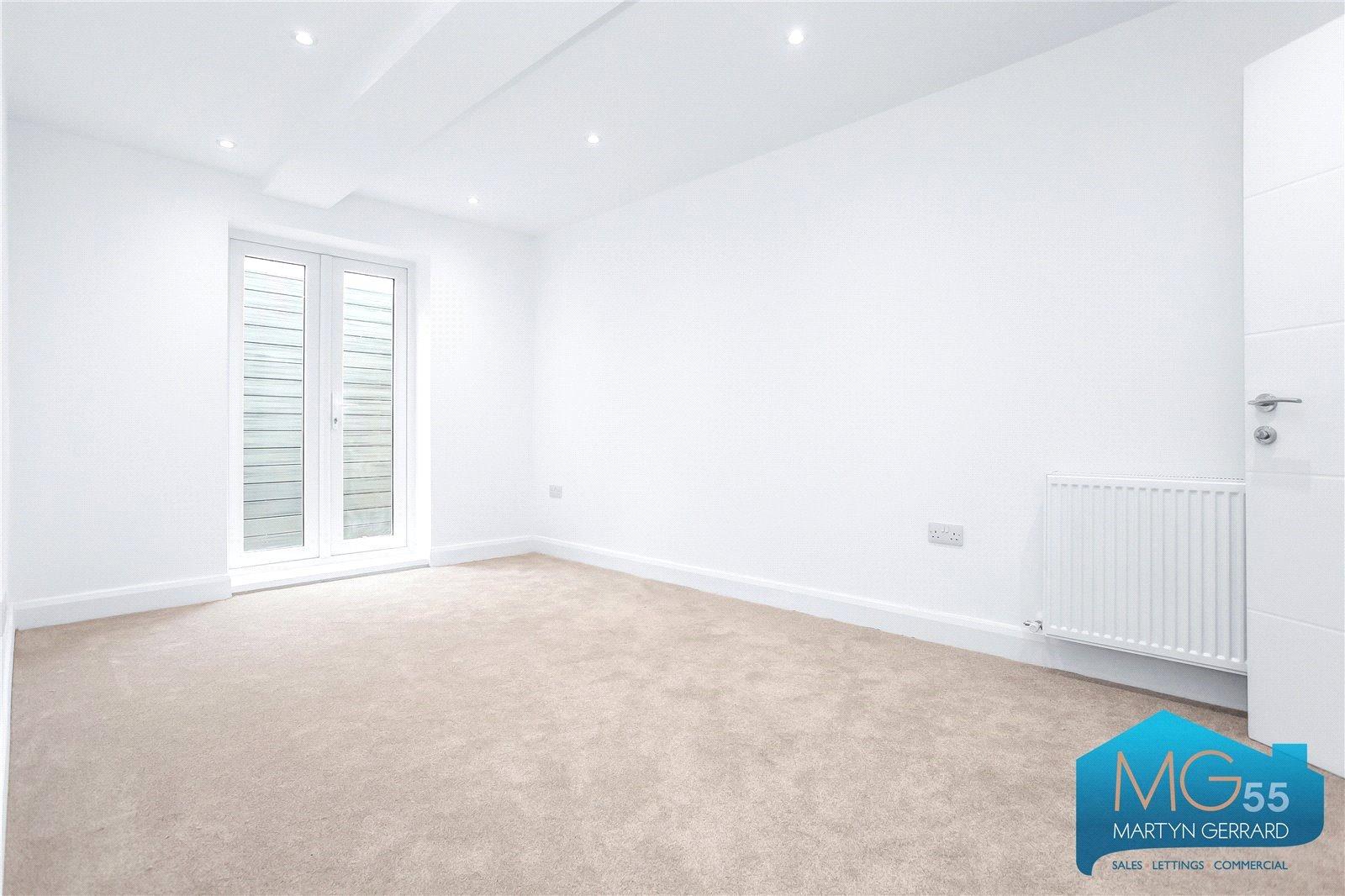 2 bedroom Ground Floor Flat to rent - Martyn Gerrard