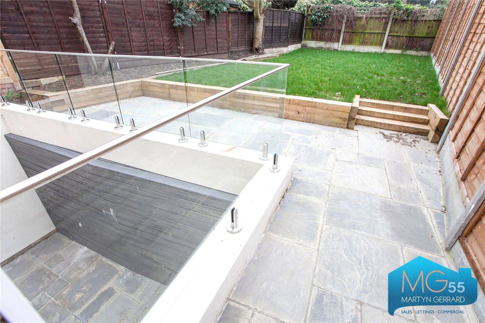 2 bedroom Ground Floor Flat to rent - Martyn Gerrard