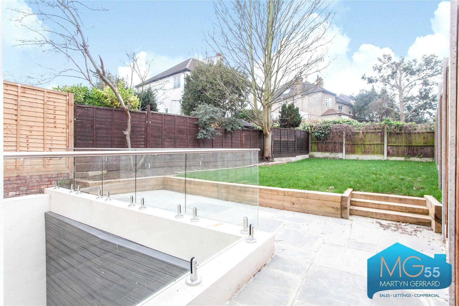 2 bedroom Ground Floor Flat to rent - Martyn Gerrard