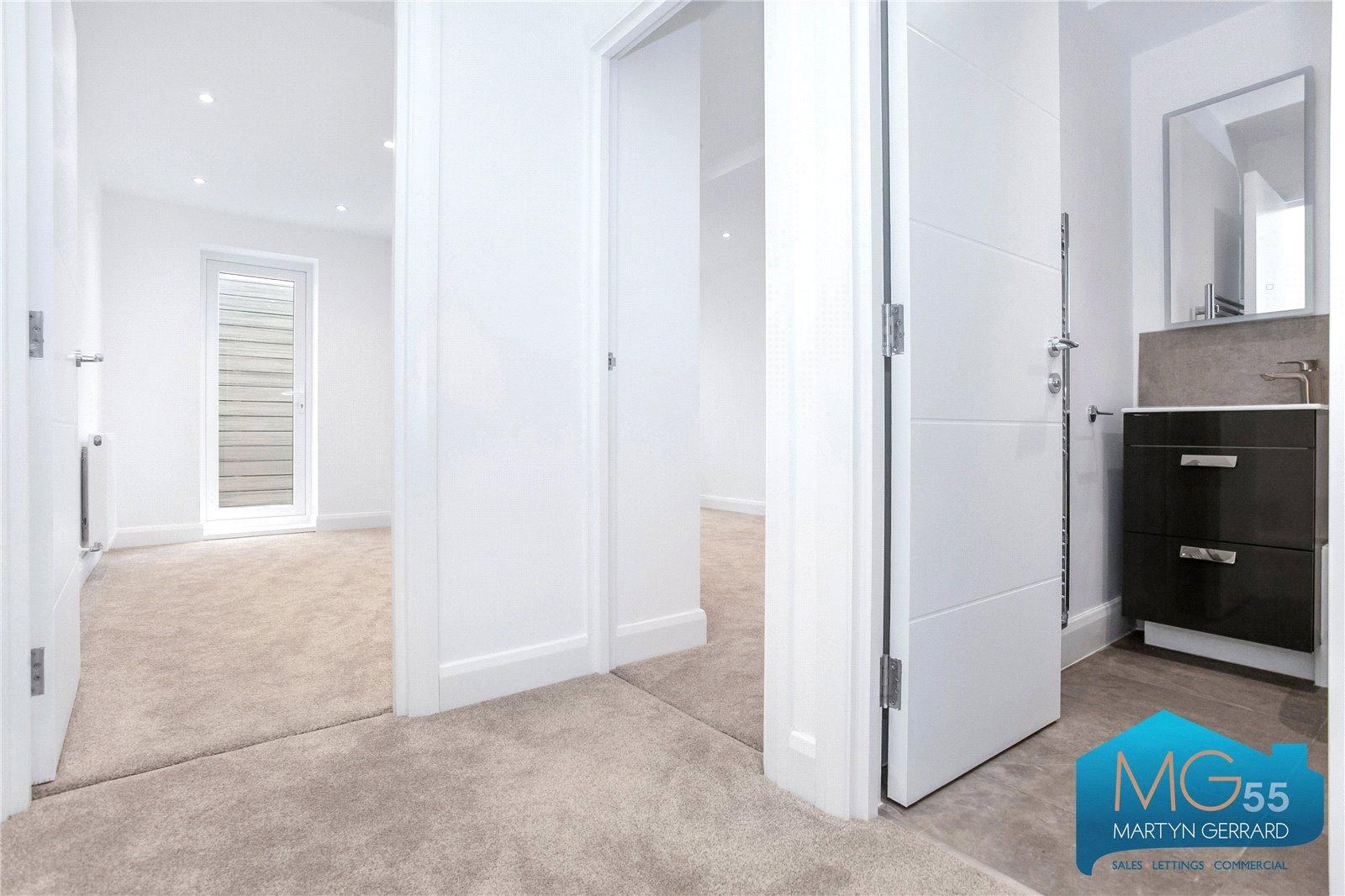 2 bedroom Ground Floor Flat to rent - Martyn Gerrard