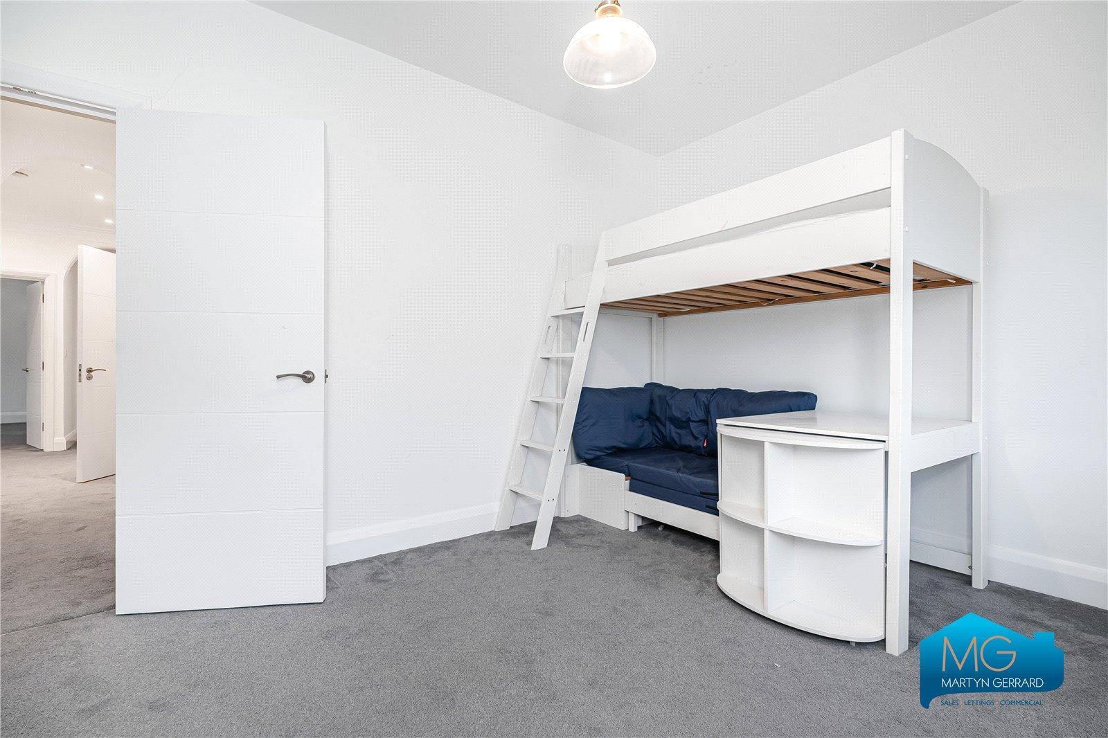 5 bedroom House to rent - Martyn Gerrard