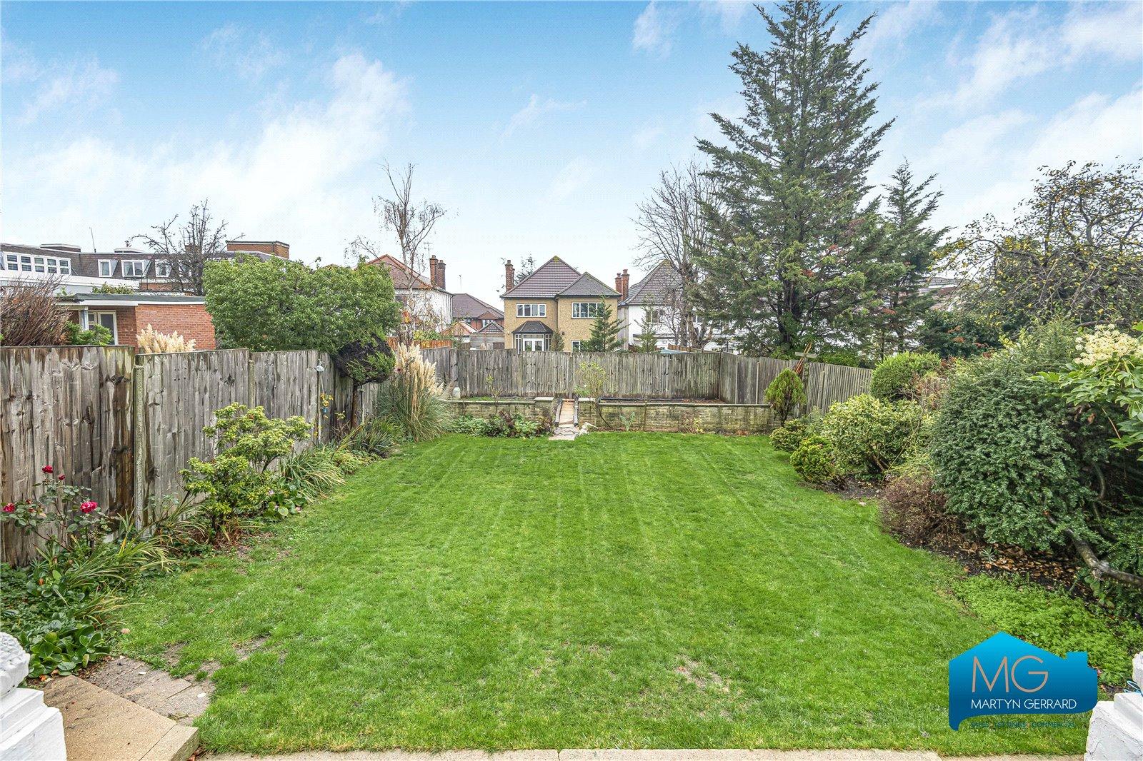 4 bedroom Semi-Detached House to rent - Martyn Gerrard